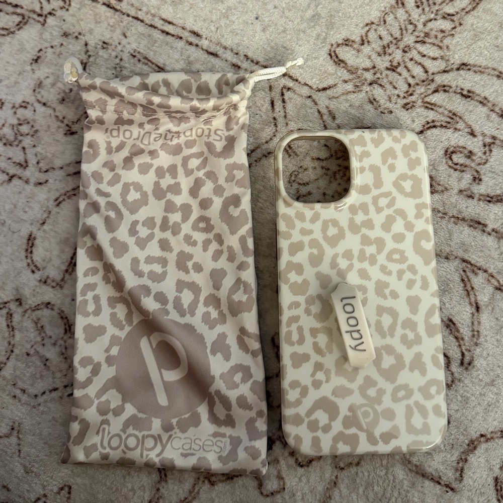 Loopy Beige Leopard Print iPhone 13/14 case